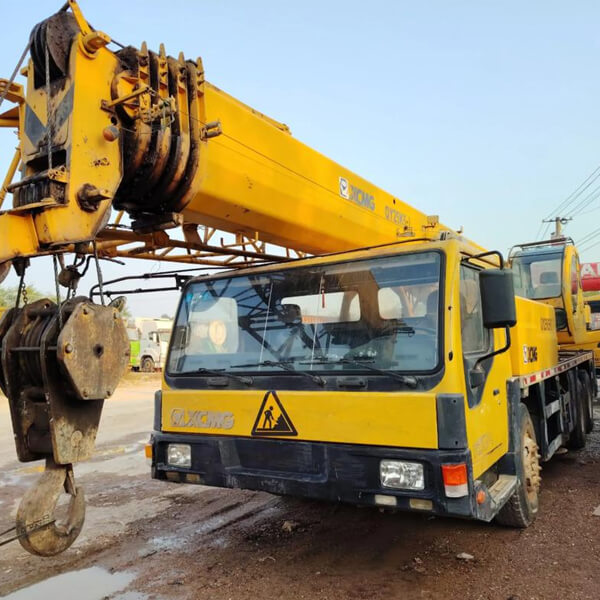 XCMG QY100K8C truck crane